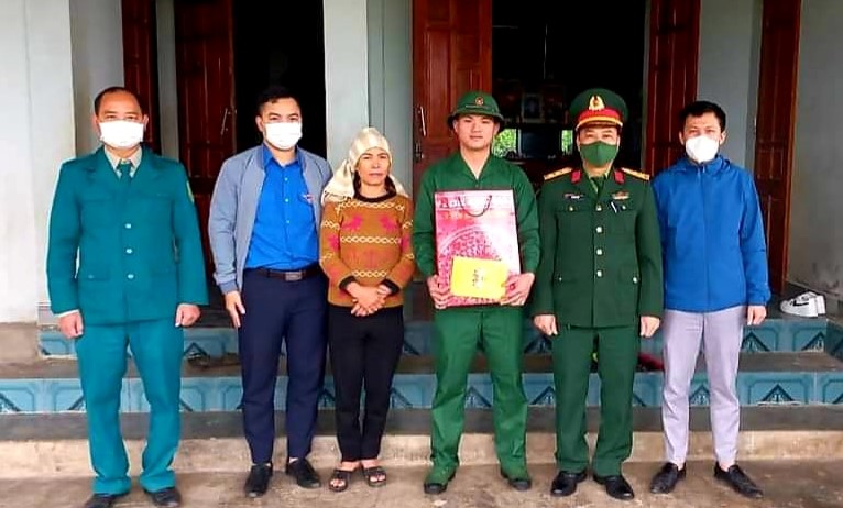 Thanh niên Công giáo Hoàng Mai Nghệ An hăng hái lên đường nhập ngũ