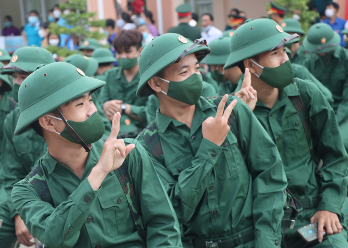 Thanh niên các tỉnh khu vực Nam bộ nô nức lên đường nhập ngũ