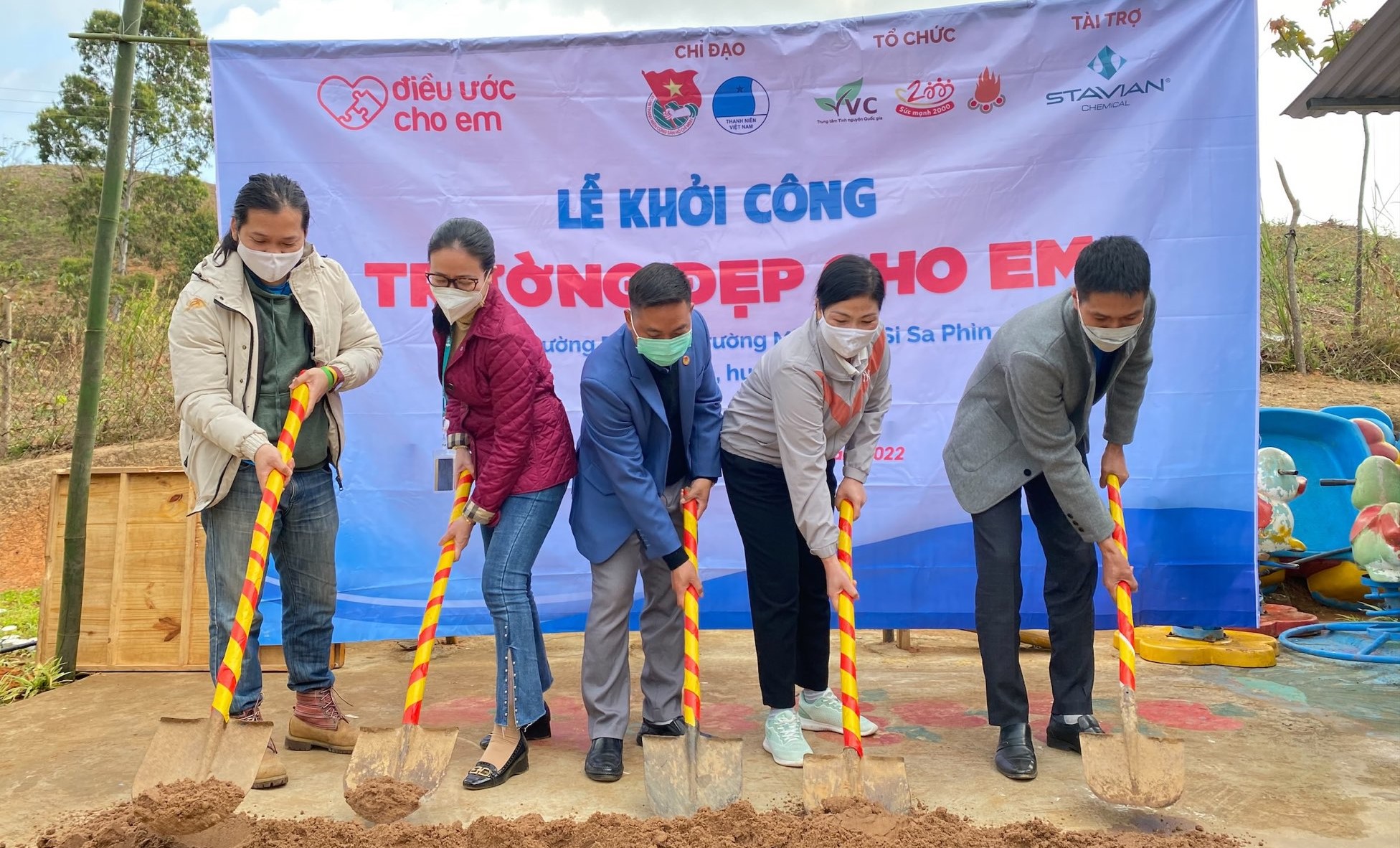 Hỗ trợ xây dựng trường học cho trẻ em vùng cao khó khăn