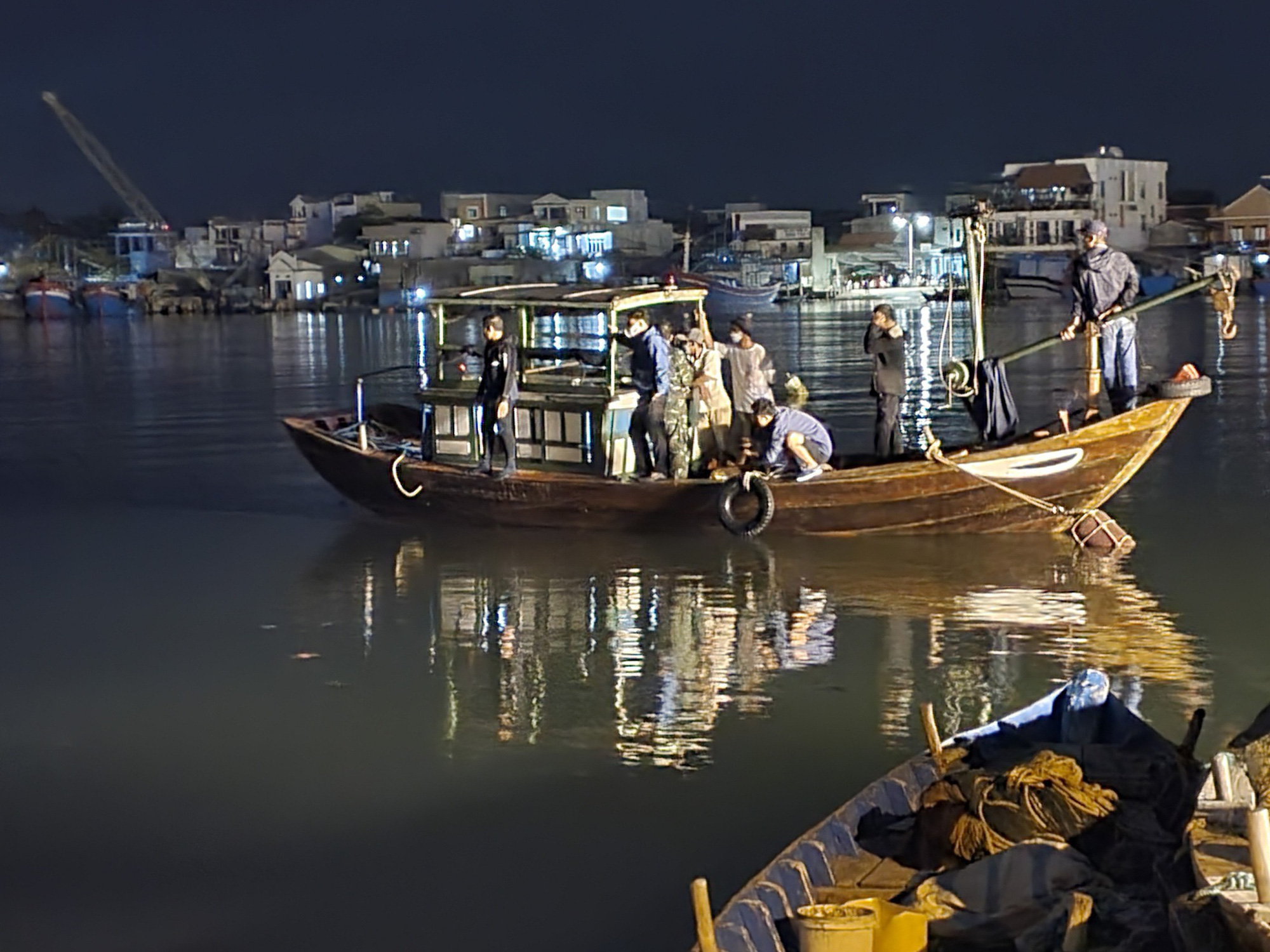 Bản án nào cho người cha ném con xuống sông