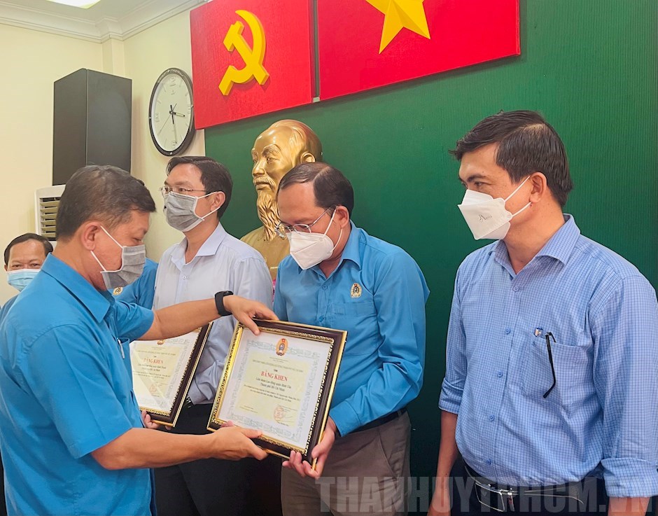Nỗ lực chăm lo Tết cho công nhân, viên chức, lao động có hoàn cảnh khó khăn