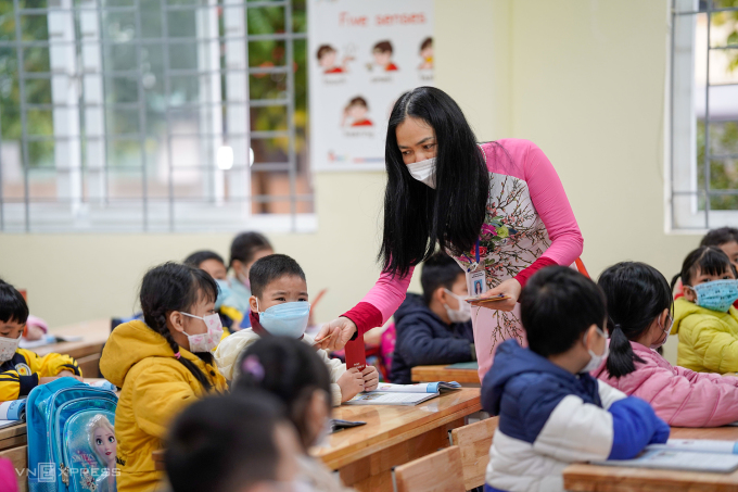Hà Nội hỏa tốc tạm dừng học trực tiếp với học sinh lớp 1- 6 ở 12 quận