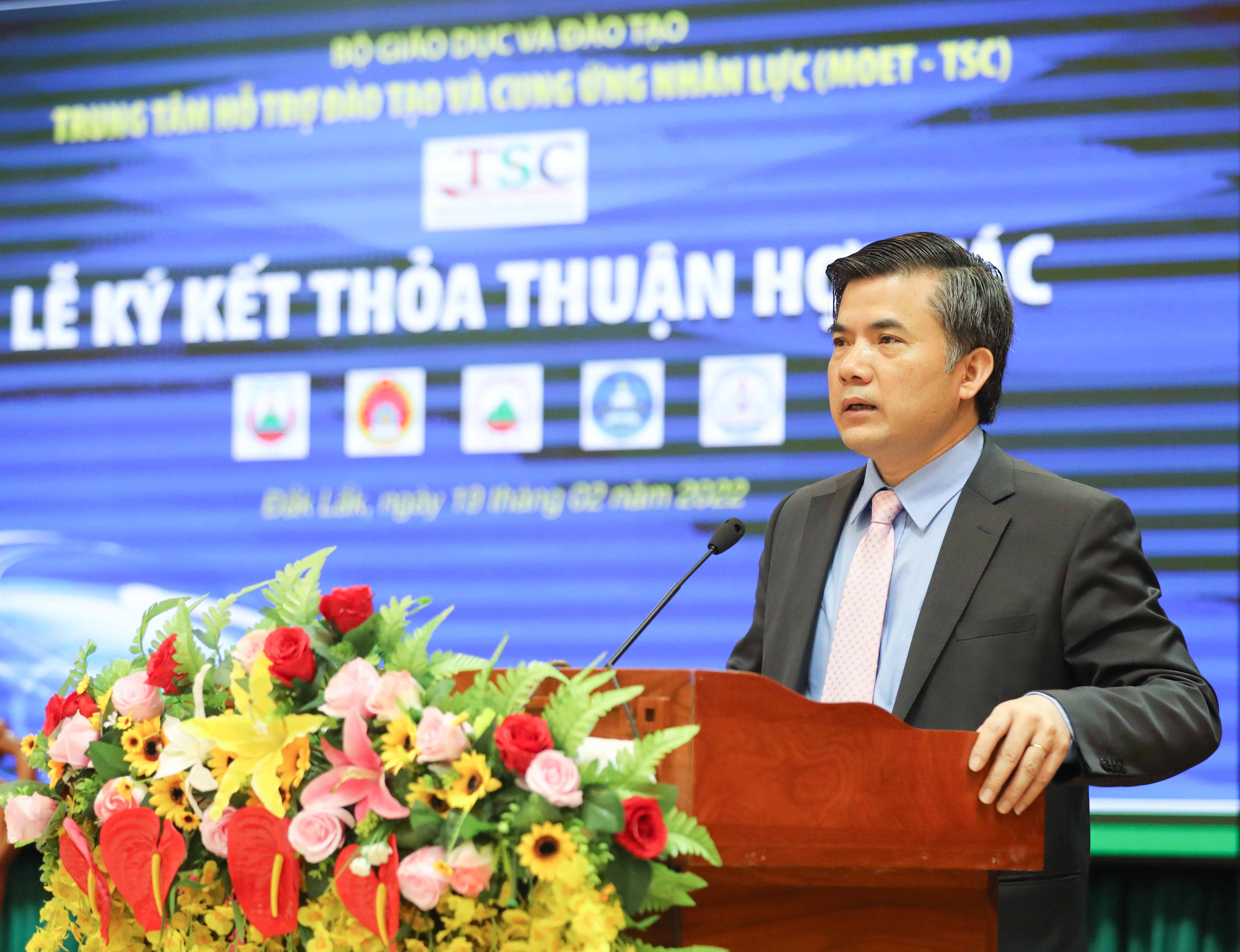Trung tâm Hỗ trợ đào tạo và Cung ứng nhân lực ký kết hợp tác với 5 đơn vị tỉnh Đắk Lắk