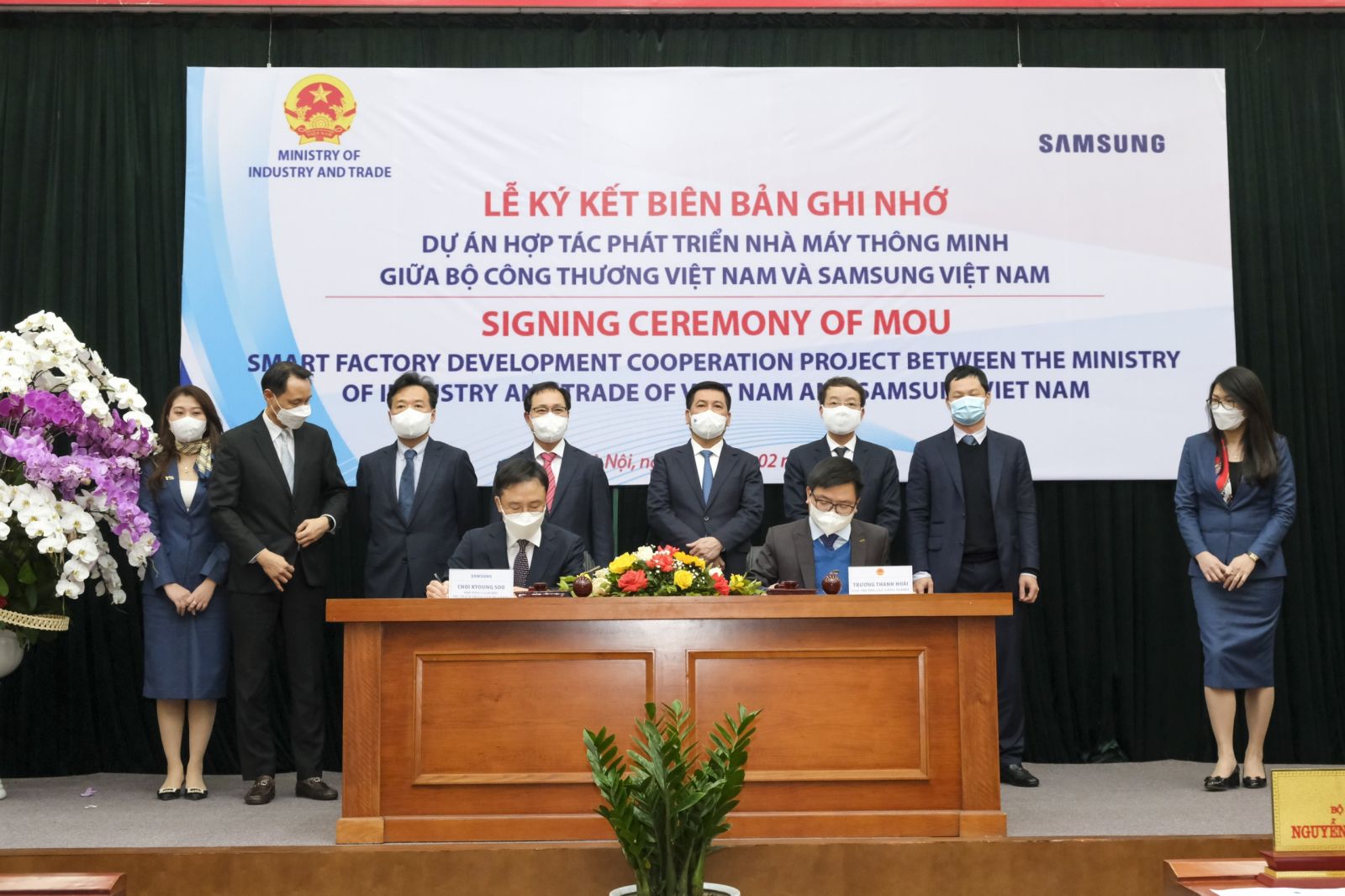 Ký kết Biên bản ghi nhớ hợp tác phát triển Nhà máy thông minh