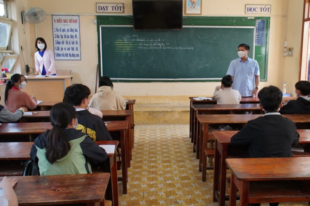 Phú Yên Dừng cho học sinh đến trường học trực tiếp là sai sự thật