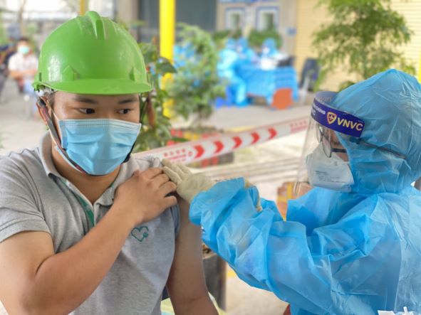 Số mắc COVID-19 tăng vọt lên 78 795 ca, Hà Nội gần 10 000 F0