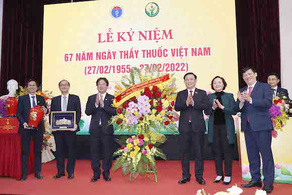 Phát triển mạnh mẽ hơn nguồn nhân lực y tế chất lượng cao