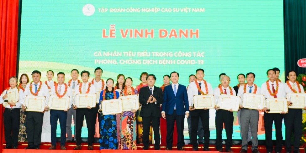 VRG vinh danh lực lượng tiêu biểu trong công tác phòng, chống dịch COVID-19