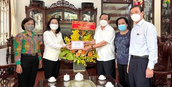 Lãnh đạo TP Hồ Chí Minh thăm, chúc mừng các thầy thuốc nhân ngày 27 2