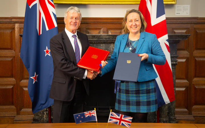 New Zealand ký hiệp định thương mại tự do với Anh