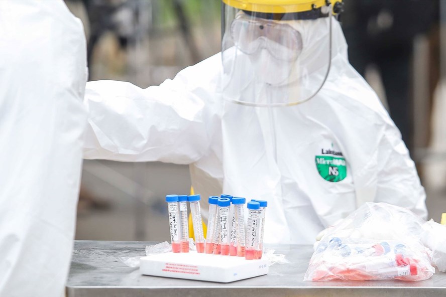 Hà Nội ghi nhận thêm 13 323 ca COVID-19