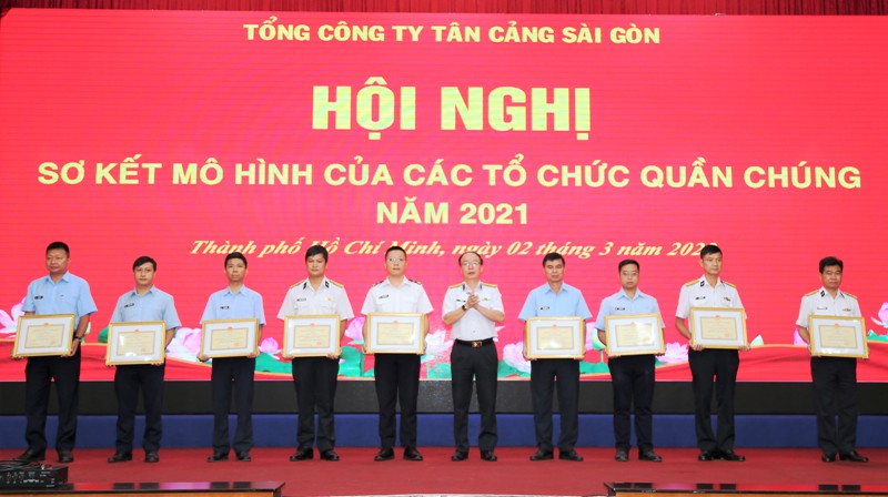 Tuyên dương 30 tập thể và 75 cá nhân tiêu biểu của tổ chức quần chúng