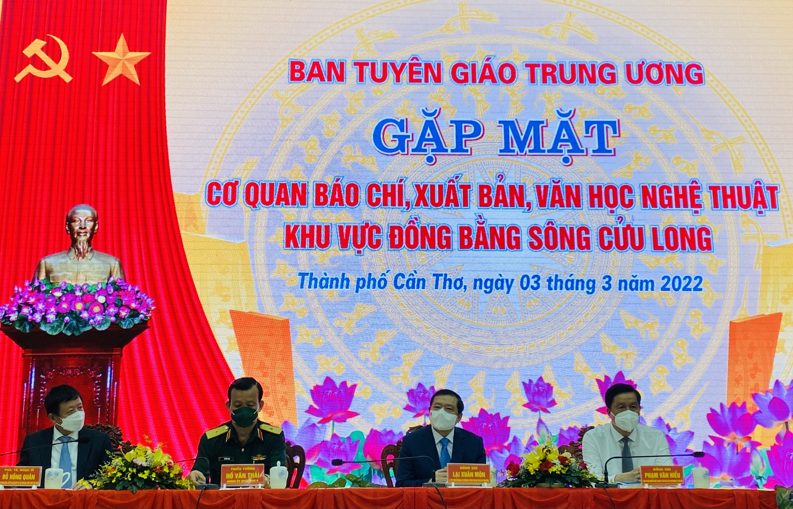 Các tác phẩm báo chí, xuất bản, văn học nghệ thuật góp phần quan trọng vào việc thực hiện nhiệm vụ chính trị của địa phương