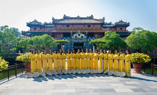 Miễn vé cho du khách nữ mặc áo dài truyền thống tham quan di tích Huế dịp 8 3