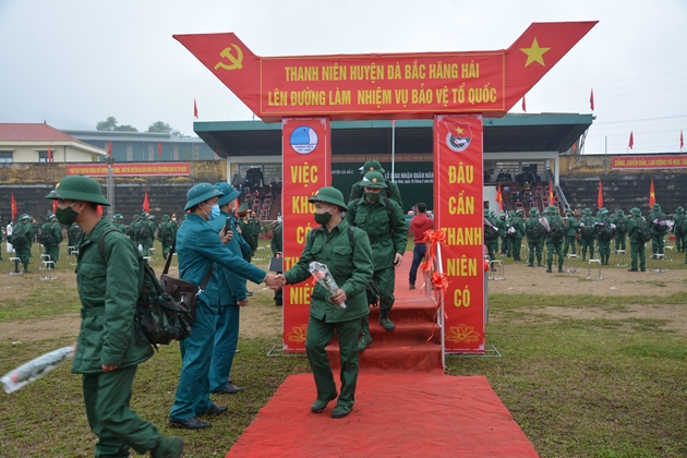 Vượt khó khăn, hoàn thành nhiệm vụ
