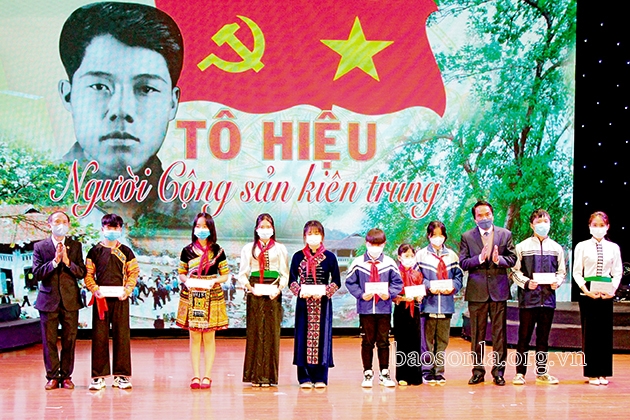 Sơn La Hàng nghìn học sinh được tặng học bổng