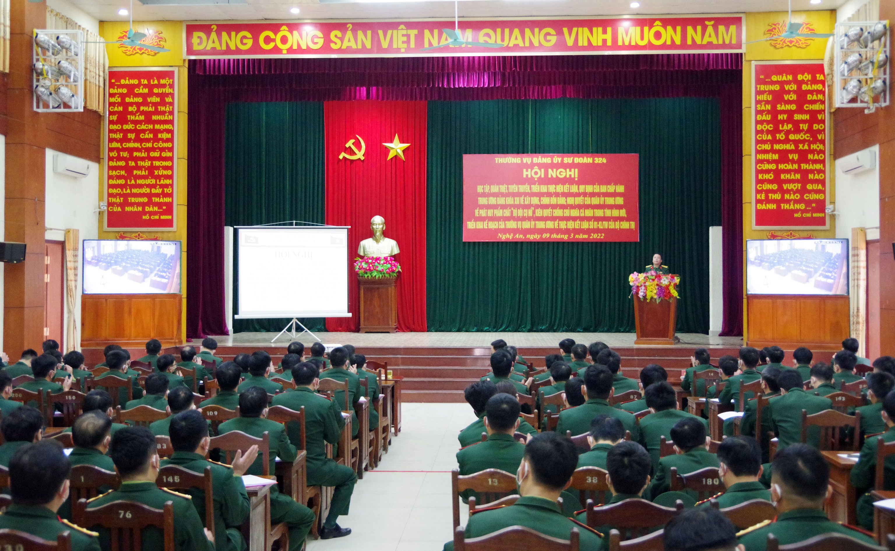 Quán triệt, triển khai thực hiện các chỉ thị, nghị quyết của Đảng