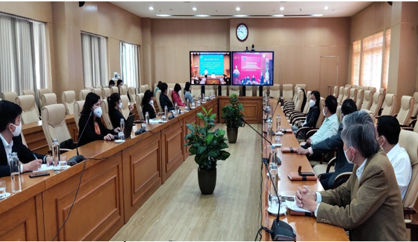Vietcombank - CN Đà Nẵng trao tặng sổ BHXH, thẻ BHYT cho người dân có hoàn cảnh khó khăn