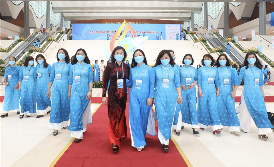 Phụ nữ đóng góp to lớn vào sự nghiệp đổi mới, hội nhập và phát triển đất nước