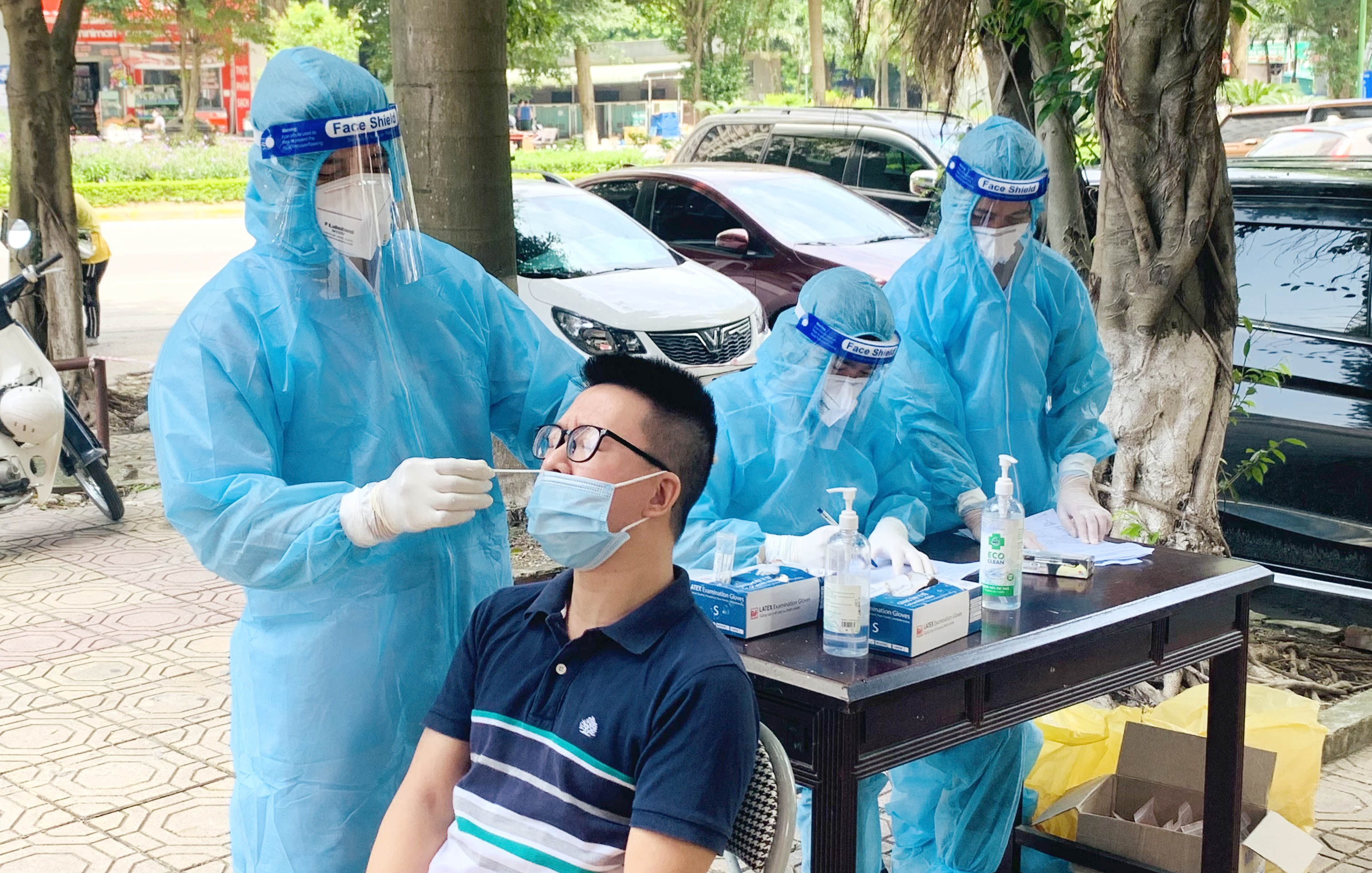 Hà Nội hướng dẫn các thủ tục hành chính, quản lý người mắc COVID-19 tại nhà