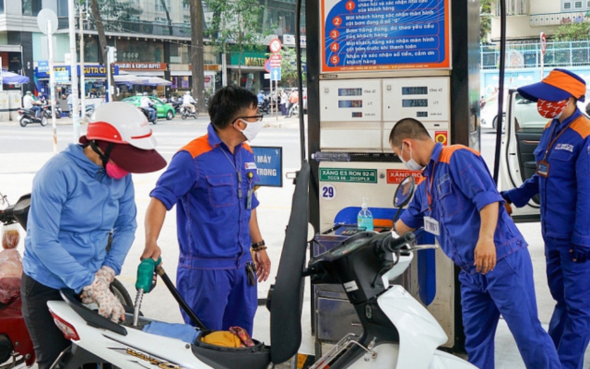 Đề nghị kiểm soát giá hàng hoá, hạn chế ăn theo giá xăng dầu để trục lợi