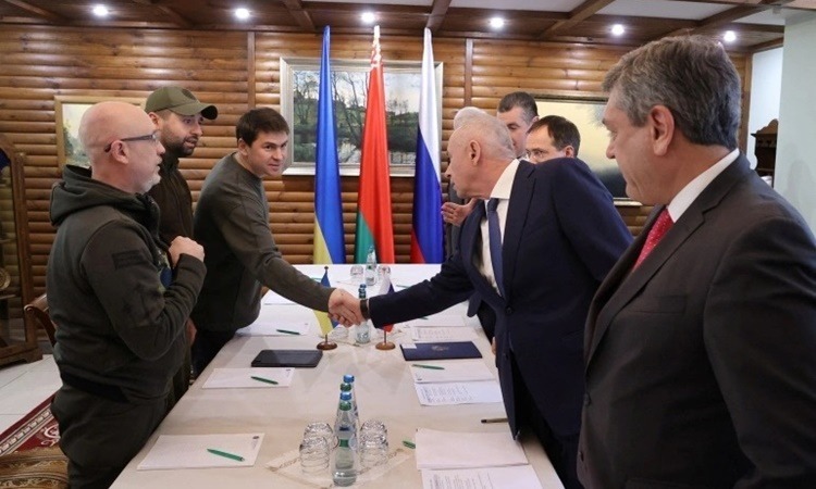 Nga và Ukraine nối lại đàm phán theo hình thức trực tuyến