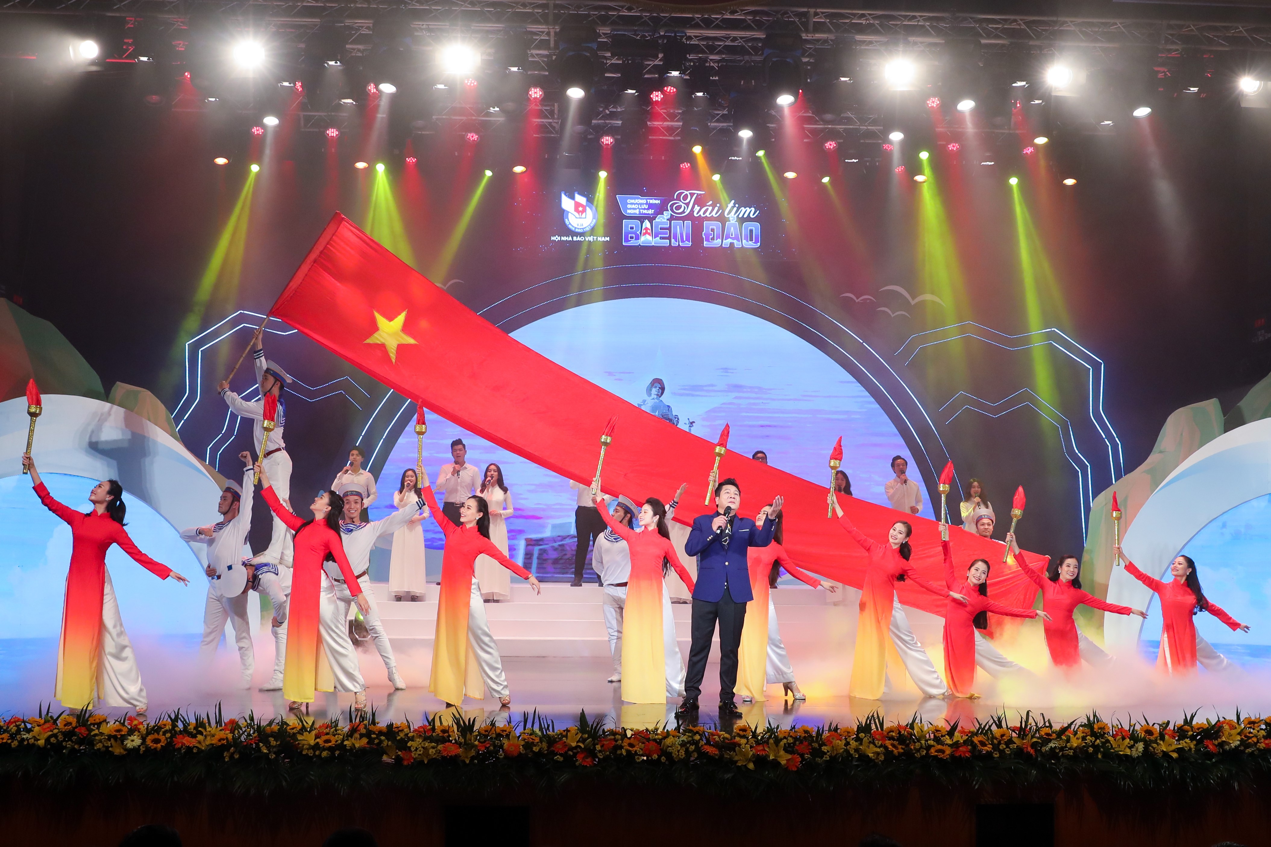 Chương trình “Trái tim biển đảo” Nhân lên niềm tự hào về tình yêu biển, đảo quê hương