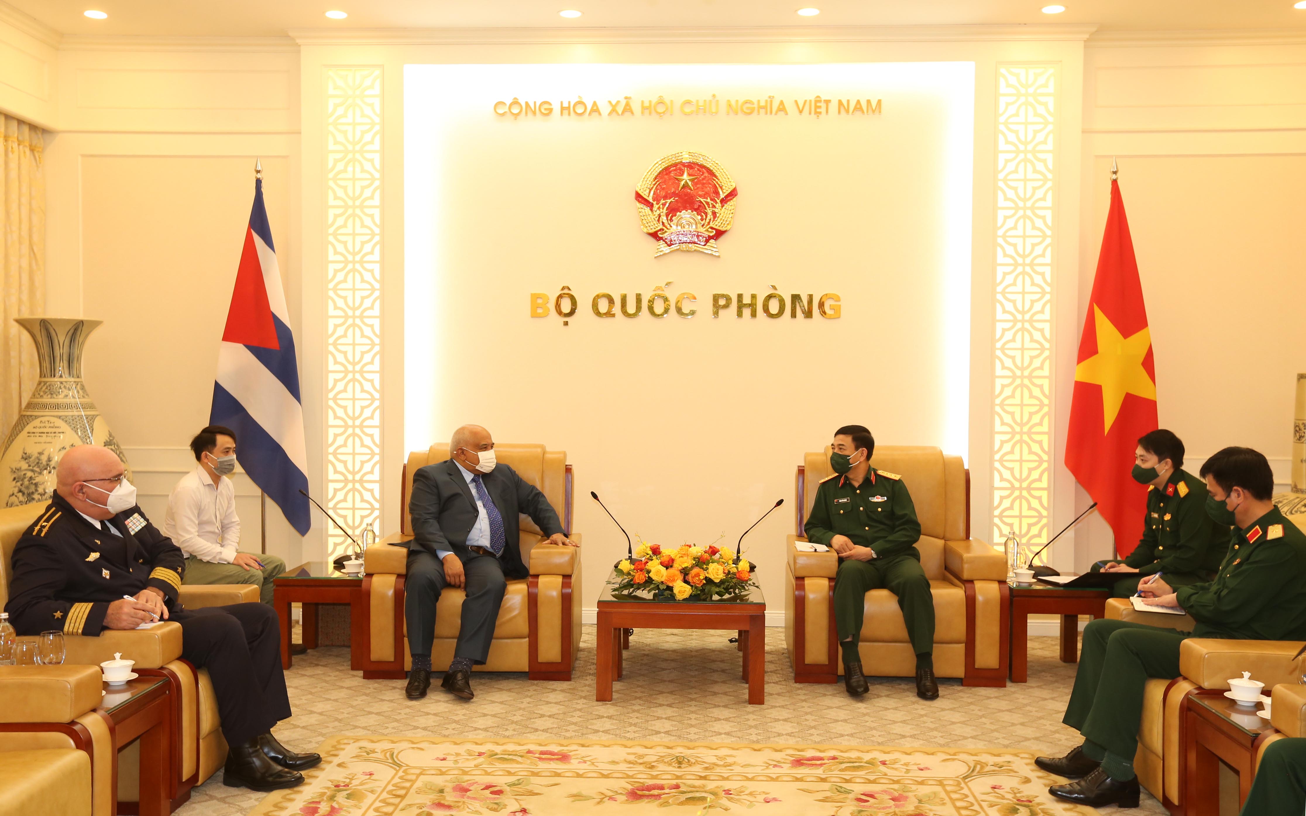 Phát triển quan hệ hữu nghị truyền thống anh em hai nước, hai Quân đội Việt Nam - Cu-ba