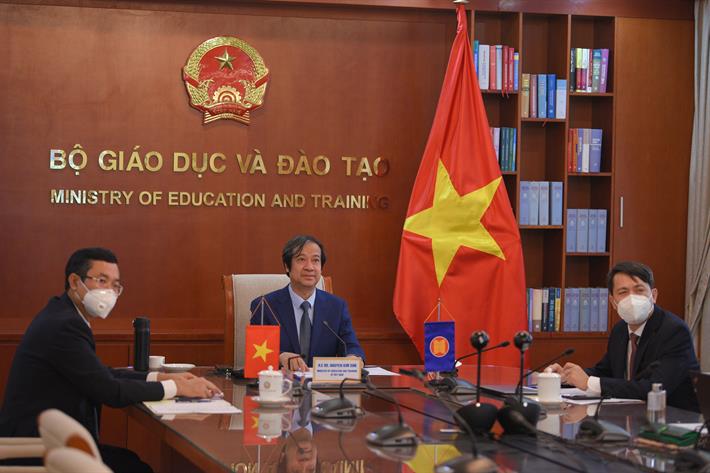 Hồi phục việc học, tái xây dựng hệ thống giáo dục