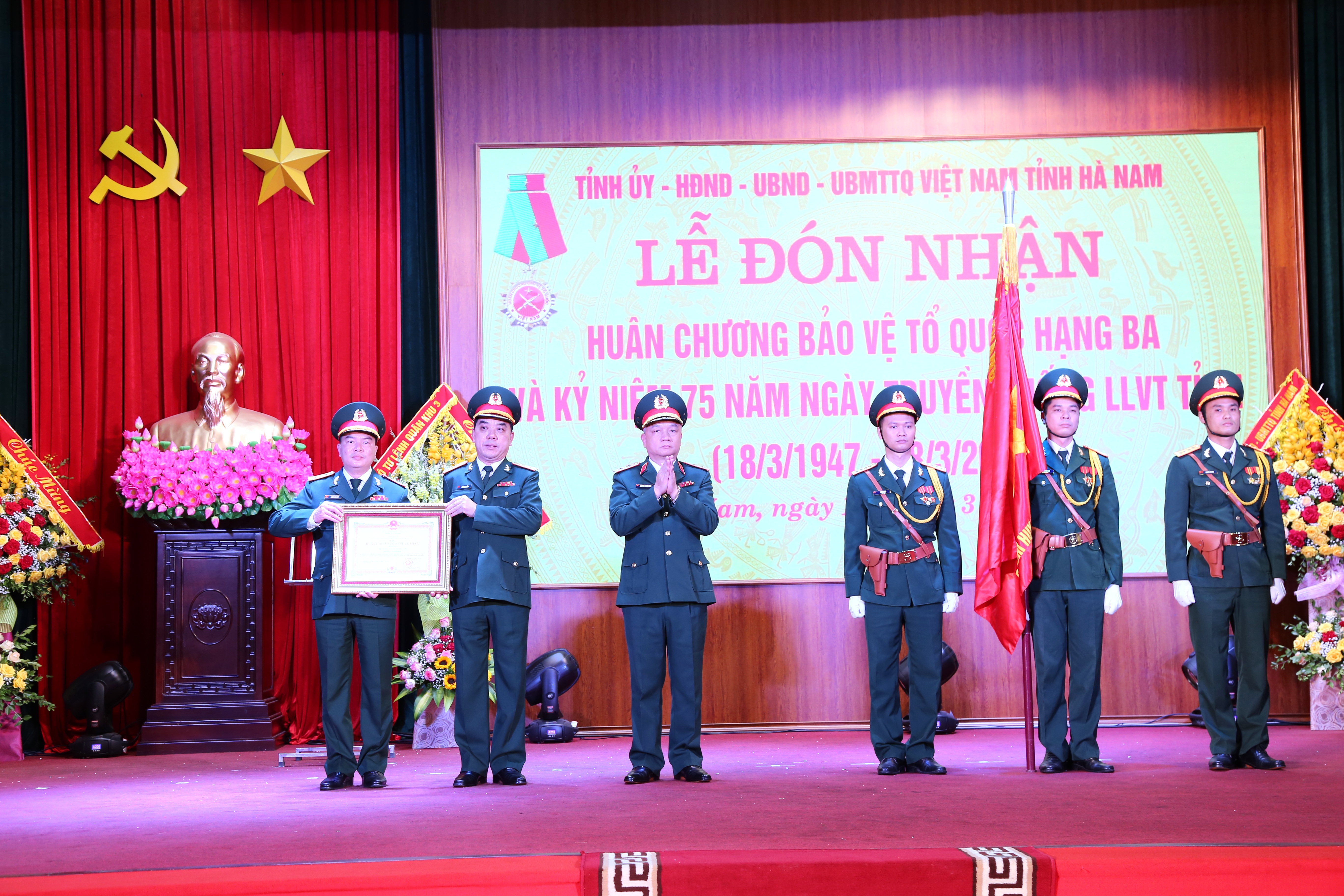 Lực lượng vũ trang tỉnh Hà Nam đón nhận Huân chương Bảo vệ Tổ quốc hạng Ba