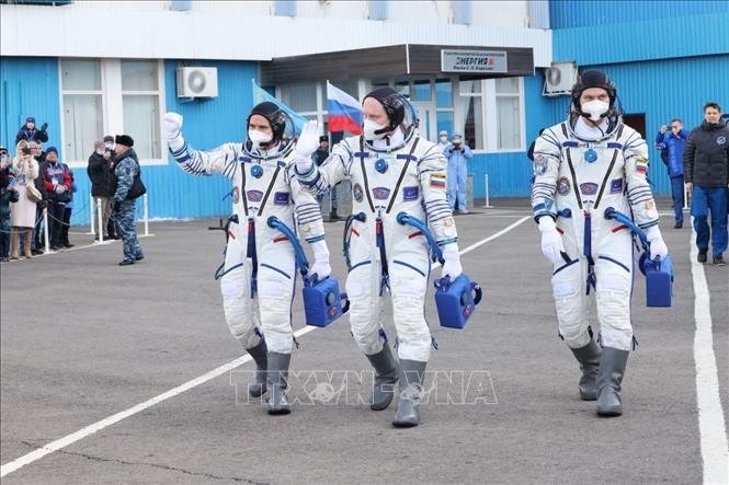 Bộ ba nhà du hành vũ trụ Nga bay lên ISS