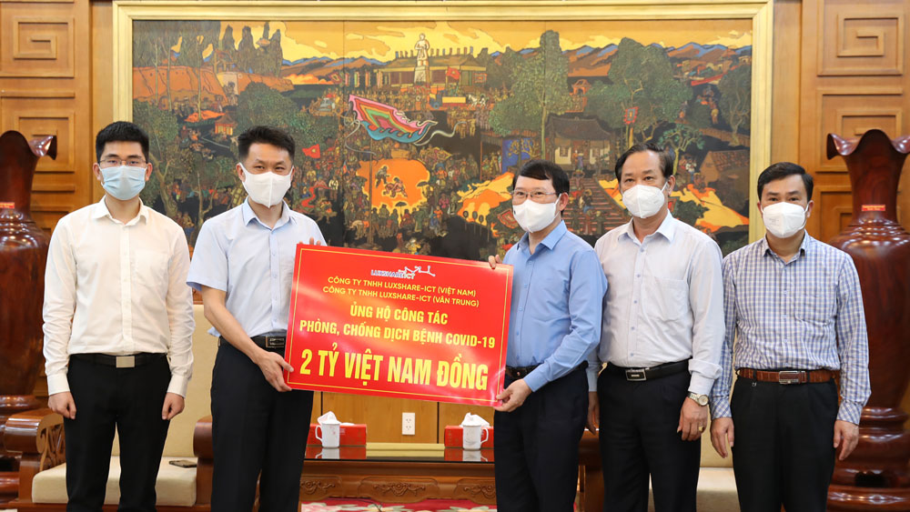 Bắc Giang Tiếp nhận 2 tỷ đồng ủng hộ phòng, chống dịch COVID-19