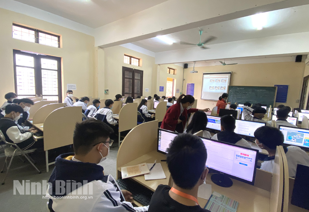 Ninh Bình phấn đấu 90 hồ sơ công việc tại cấp sở giải quyết trên môi trường số