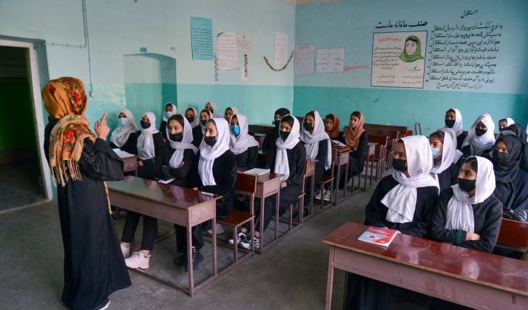Taliban đóng cửa các trường học nữ sinh sau khi mở cửa trở lại vài giờ