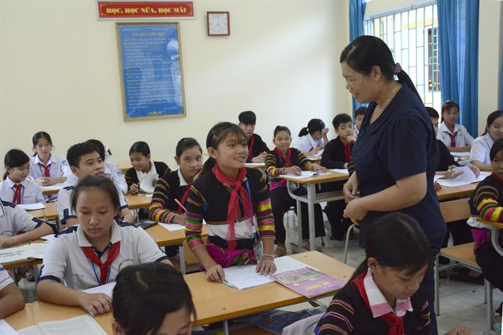 Hỗ trợ học sinh vùng đồng bào dân tộc thiểu số và miền núi