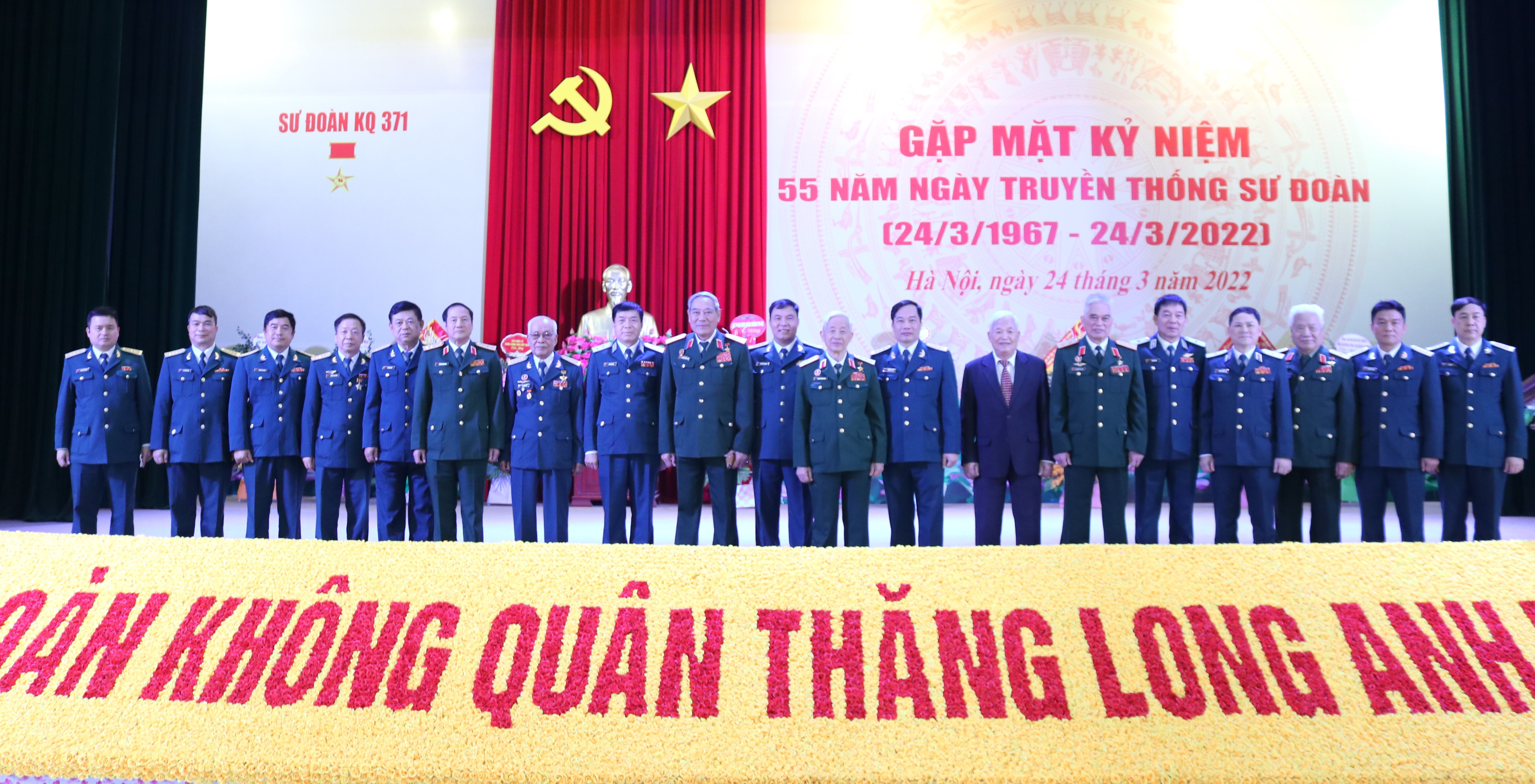 Phát huy truyền thống vẻ vang của Sư đoàn Không quân 371 anh hùng