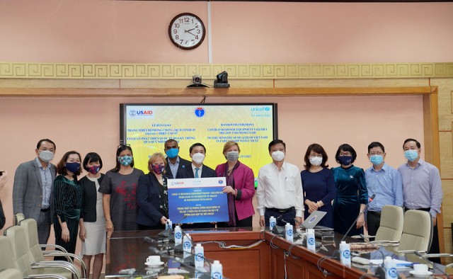 USAID và UNICEF hỗ trợ vật tư y tế phòng, chống COVID-19 cho Việt Nam