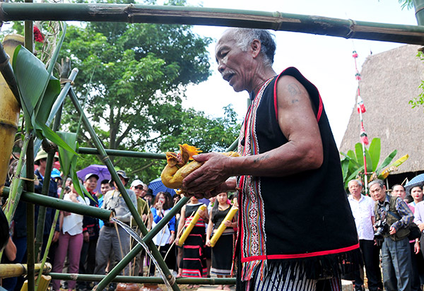 Cách ứng xử với vụ mùa của người Xơ Đăng