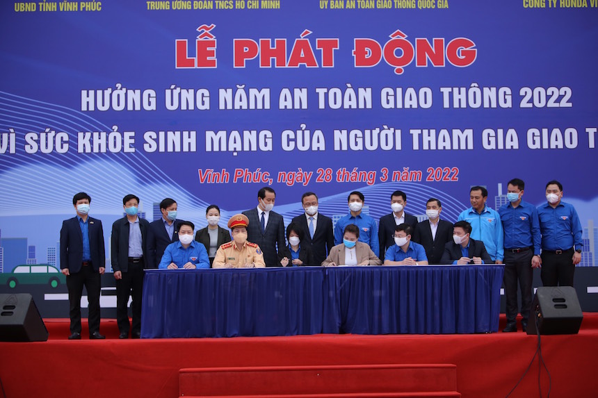 Tuổi trẻ cả nước hưởng ứng Năm An toàn giao thông 2022