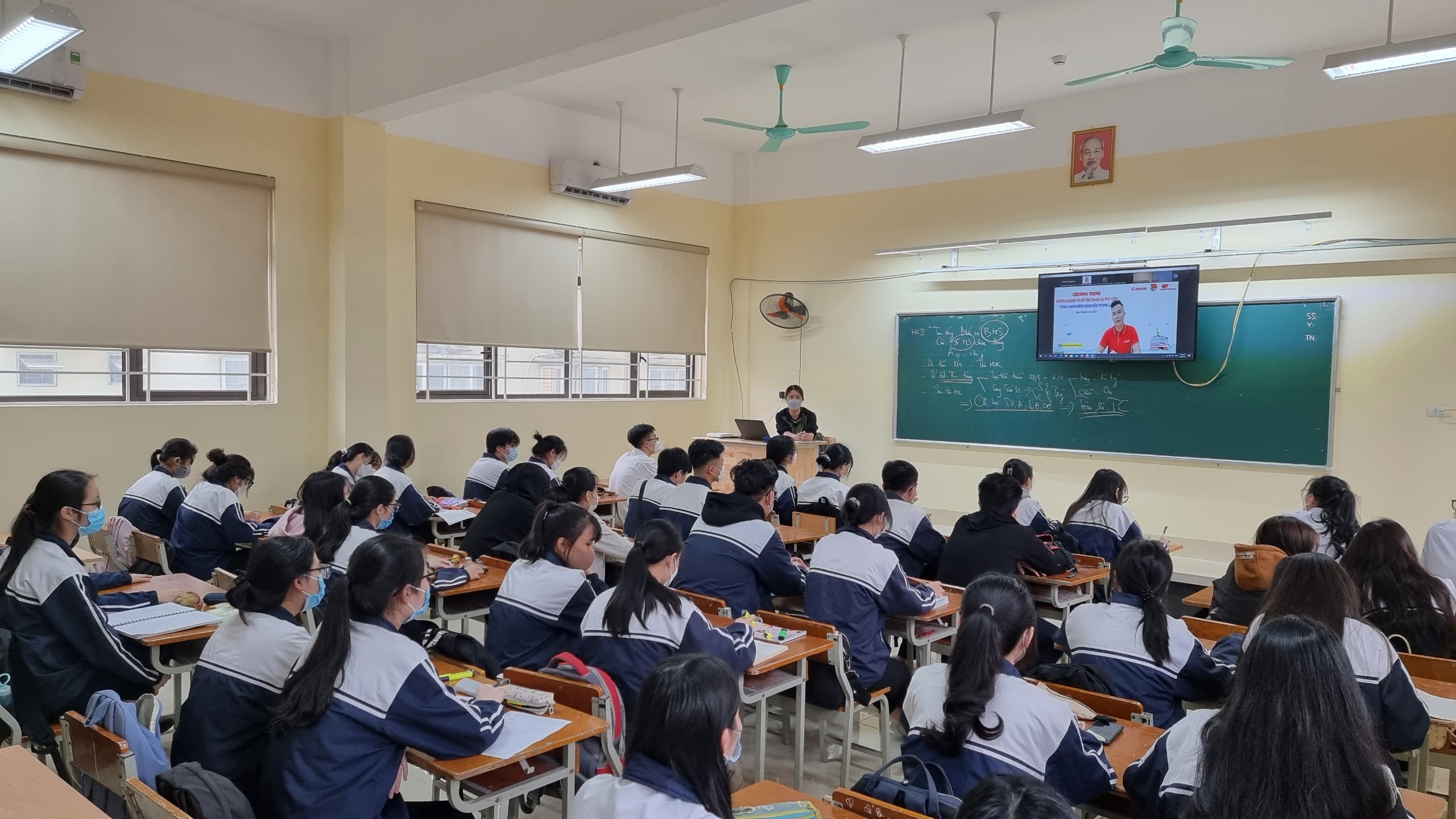 Canon hướng nghiệp cho gần 8 000 học sinh