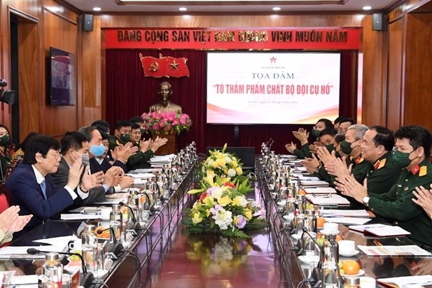 “Tô thắm phẩm chất Bộ đội Cụ Hồ”
