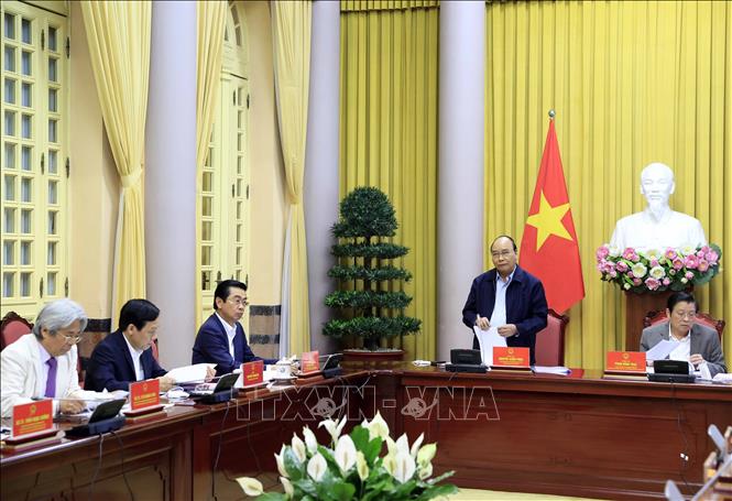Chủ tịch nước Nguyễn Xuân Phúc làm việc với Tổ Biên tập xây dựng Đề án Nhà nước pháp quyền