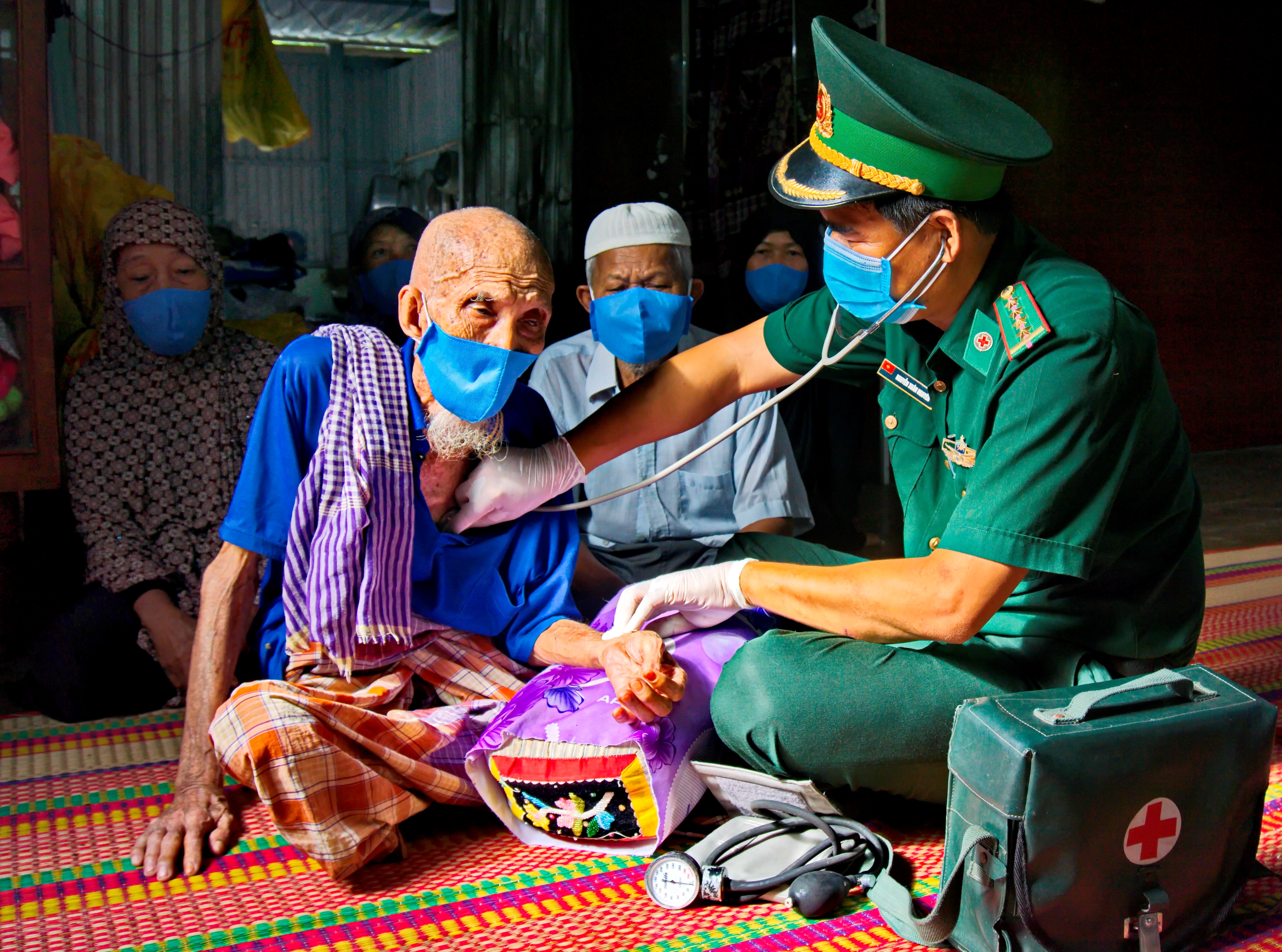 Những “Đảng viên quân hàm xanh” trong lòng nhân dân biên giới