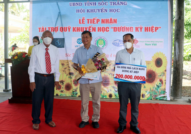 Hơn 600 triệu đồng ủng hộ Quỹ khuyến học Dương Kỳ Hiệp