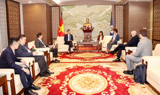 EVN Hợp tác phát triển năng lượng tái tạo và chuyển đổi năng lượng