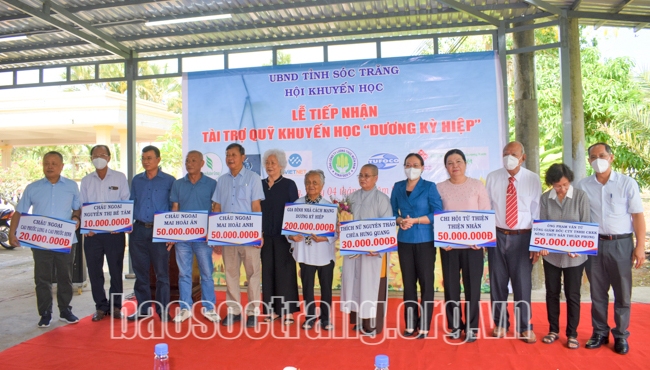 Sóc Trăng Quỹ Khuyến học Dương Kỳ Hiệp tiếp nhận hơn 600 triệu đồng