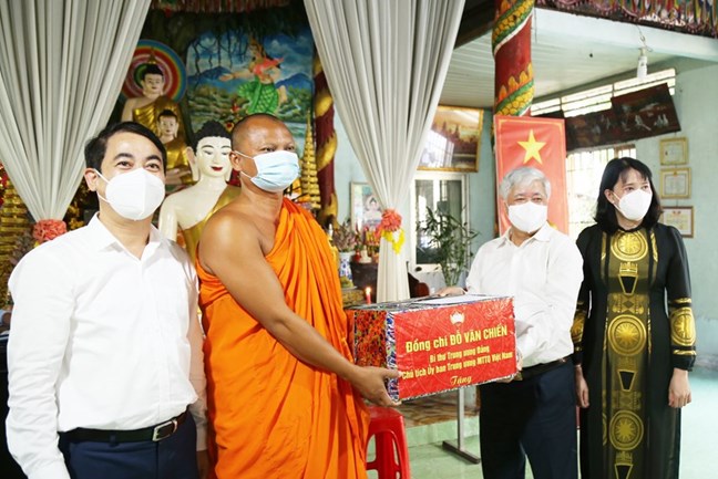 Chủ tịch MTTQ Việt Nam chúc tết Chôl Chnăm Thmây tại tỉnh Hậu Giang