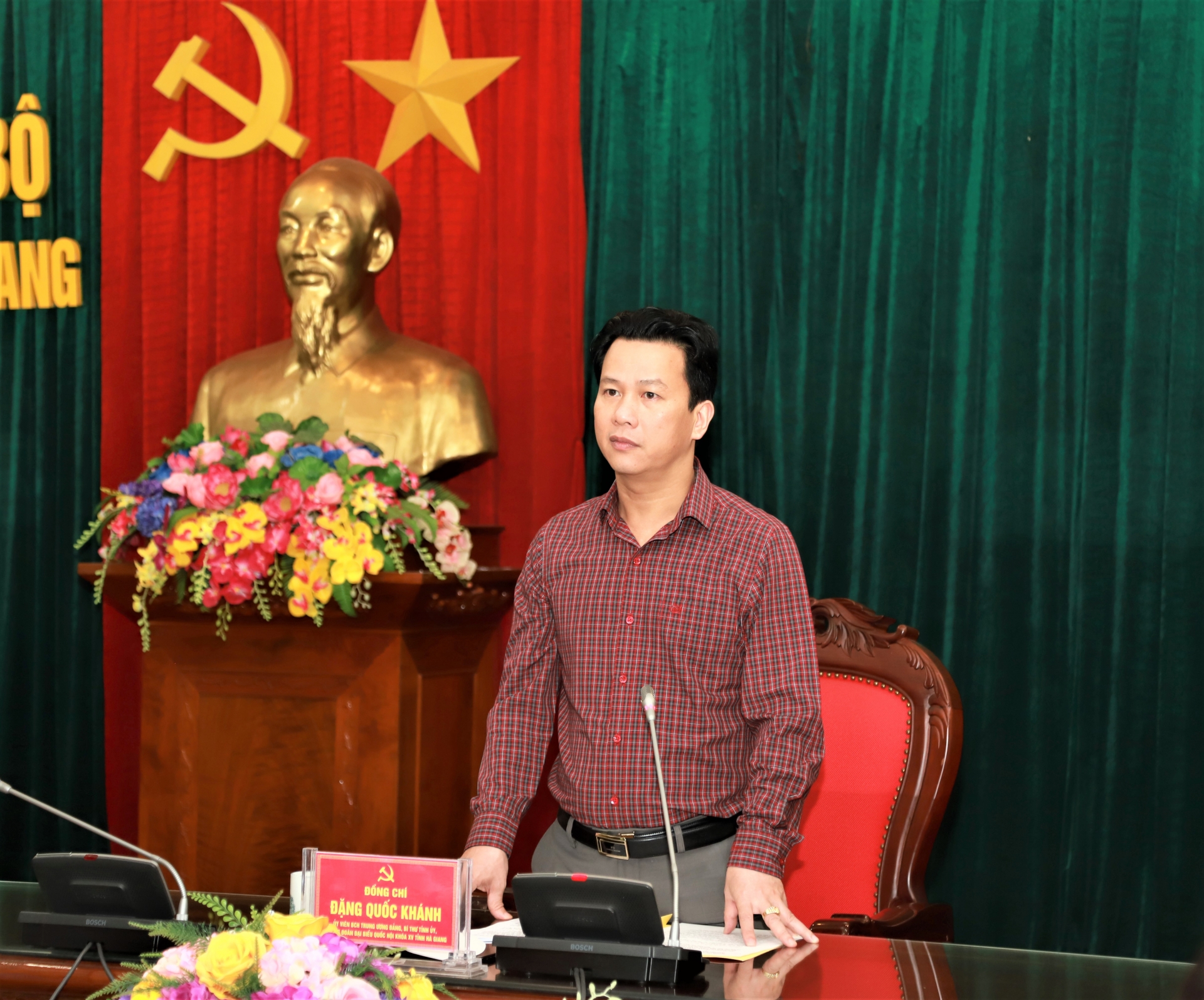 Hà Giang Cả hệ thống chính trị vào cuộc quyết liệt thực hiện Chương trình Hỗ trợ nhà ở, Cải tạo vườn tạp và Xóa bỏ hủ tục