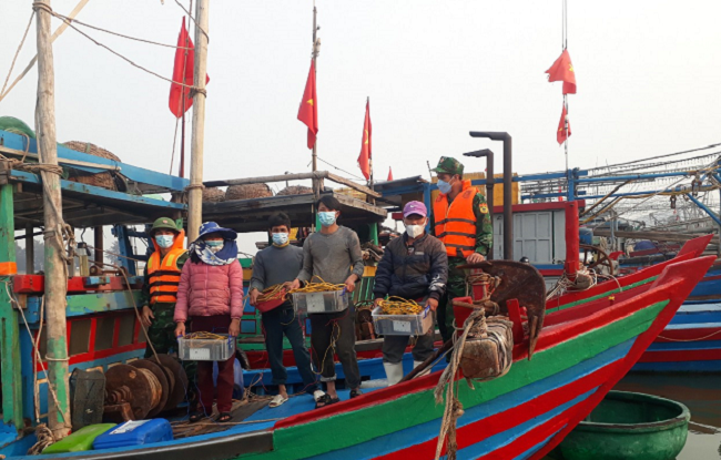 Xử phạt 4 phương tiện dùng kích điện đánh bắt hải sản