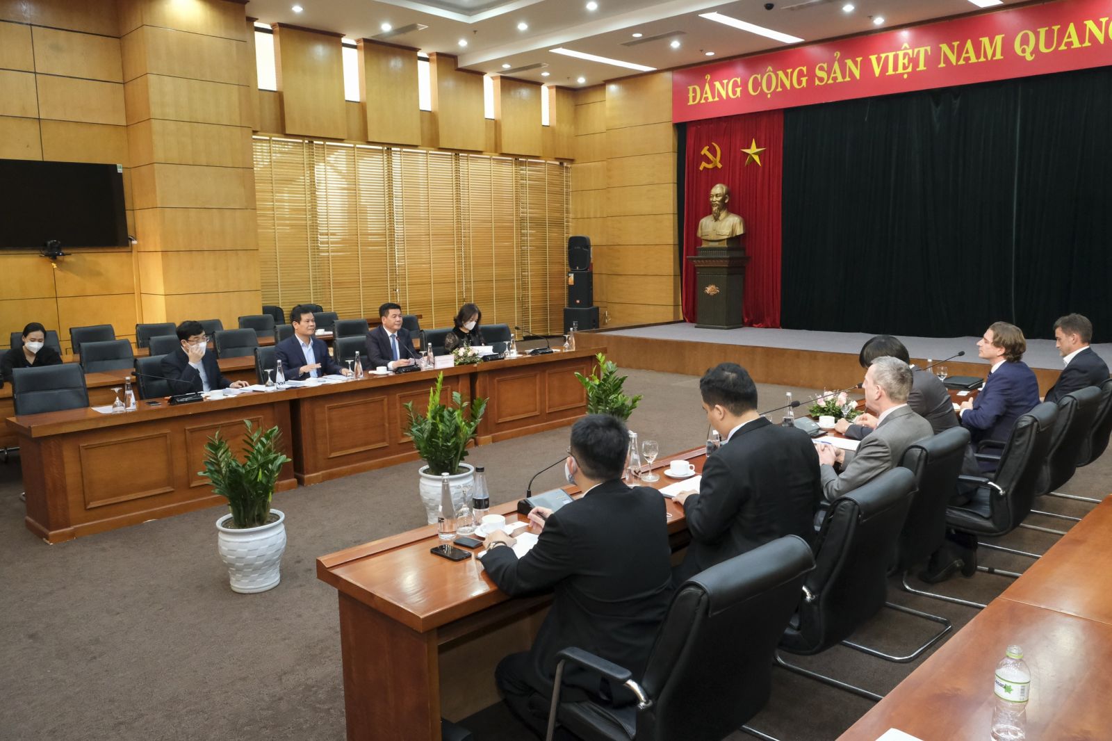 Tăng nguồn năng lượng tái tạo nhưng vẫn bảo đảm cân đối các nguồn điện